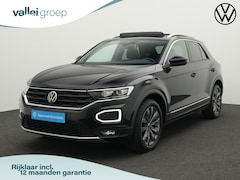 Volkswagen T-Roc - 1.5 TSI 150 pk DSG Sport | Panoramadak | Trekhaak | Achteruitrijcamera | Navigatie | Stoel
