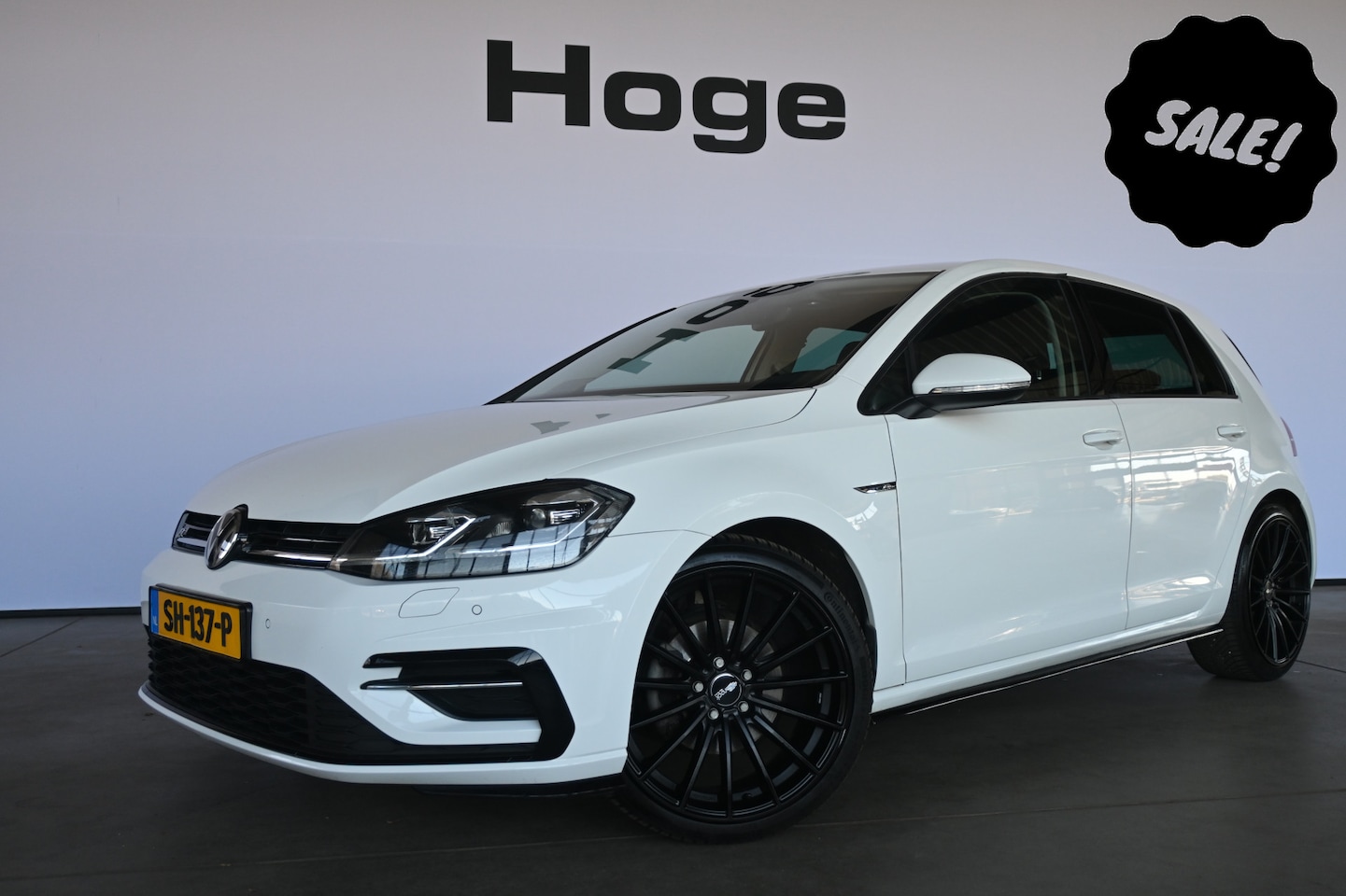 Volkswagen Golf - 7.5 1.5 TSI Highline R-Line Clima Carplay 19'Inch Virtual Cockpit LED Rijklaarprijs Inruil - AutoWereld.nl