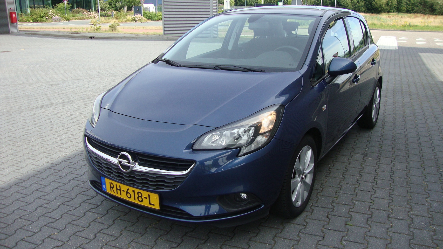 Opel Corsa - 1.4 90pk 5d Edition 1JR garantie, Airco,Cruise, Bluetooth. LMV. - AutoWereld.nl