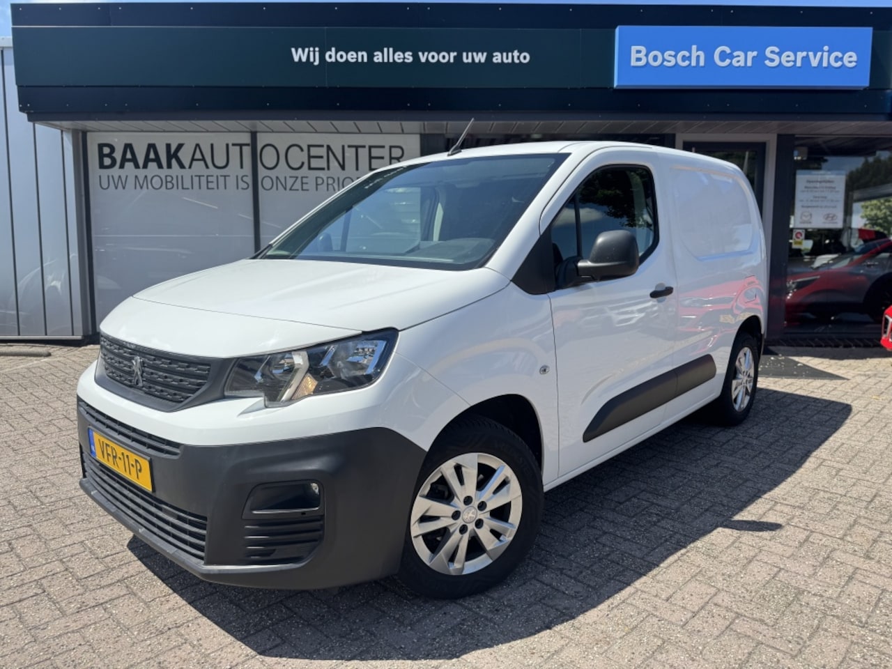 Peugeot Partner - 1.5 BlueHDI Premium | Navi | Trekhaak | Schuifdeur | PDC - AutoWereld.nl