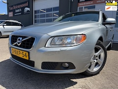 Volvo V70 - 1.6 T4 Nordic van 3de Eig met parkeersensoren en trekhaak en leer en navigatie en bluetoot