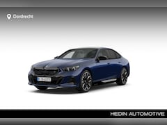 BMW i5 - M60 xDrive 84 kWh | 21 Inch | M-Sportpakket Pro | Innovation Pack | Travel Pack | Comfort