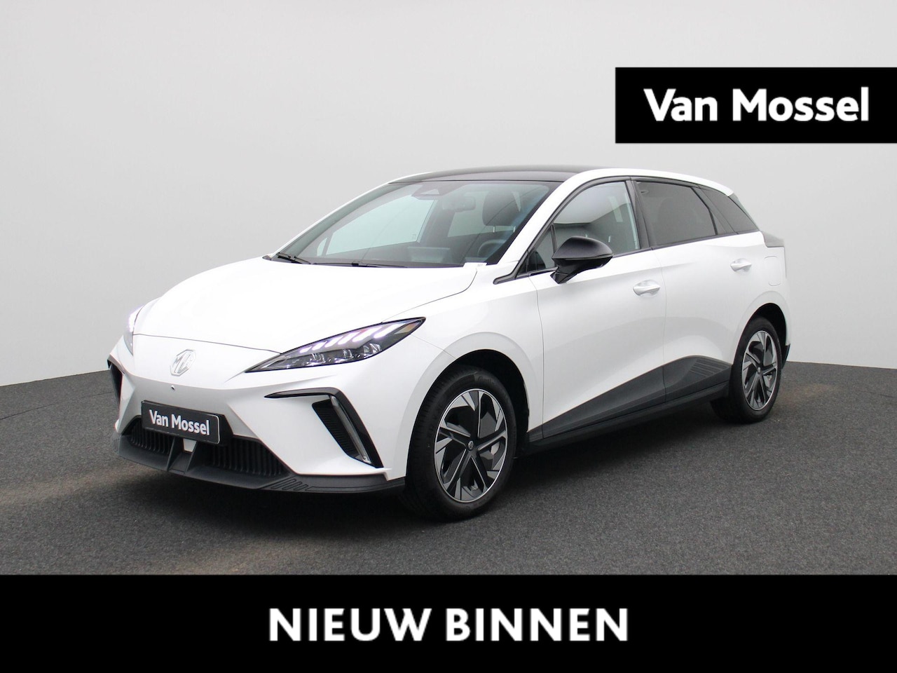 MG MG4 Electric - Luxury 64 kWh | ACHTERUITRIJCAMERA | APPLE CARPLAY | CLIMATE CONTROL | NAVIGATIE | - AutoWereld.nl