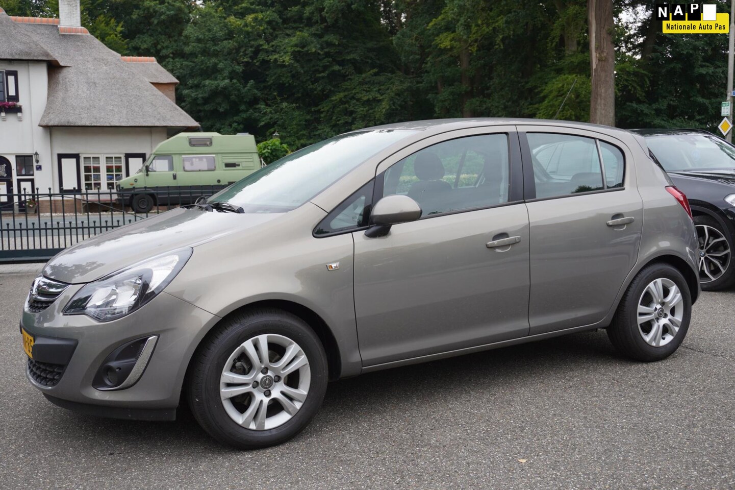 Opel Corsa - 1.2-16V Berlin 5 Drs Airco Lm Velgen Trekhaak - AutoWereld.nl