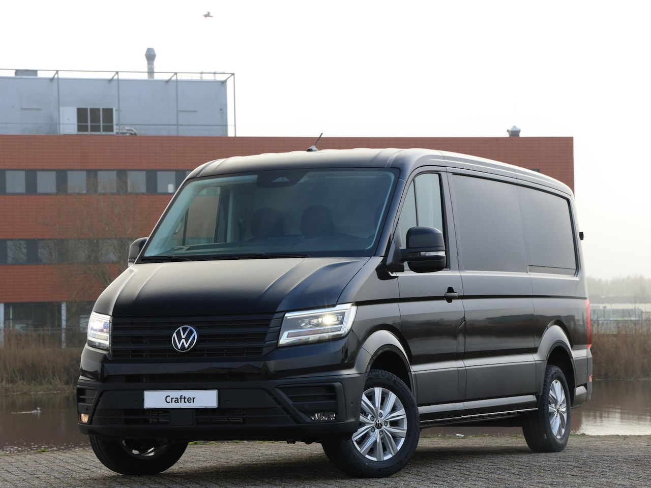 Volkswagen Crafter - Bedrijfswagens 2.0 TDI L3H2 140PK Automaat Exclusive | 3,99% FL Actie | Nieuw model | ACC - AutoWereld.nl