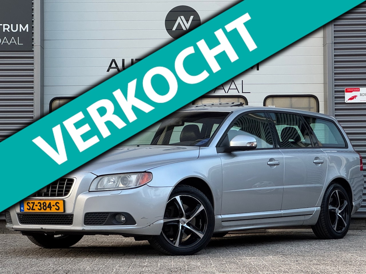 Volvo V70 - 2.4 D5 AWD Summum AUT 185 PK XENON/SCHUIFDAK/LEDER - AutoWereld.nl