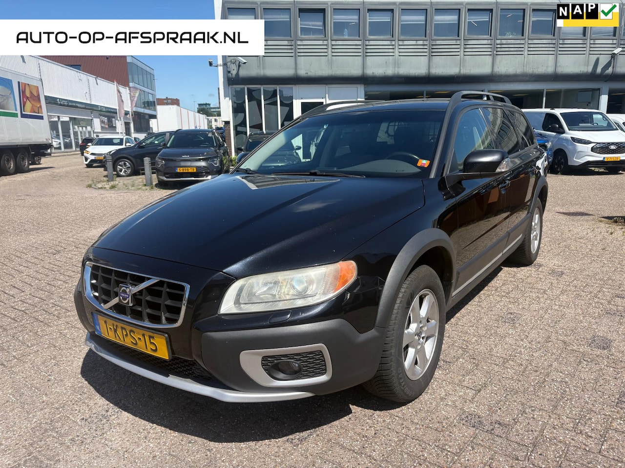 Volvo XC70 - 2.4 D5 Momentum Leer Automaat Navi Clima Cruise - AutoWereld.nl