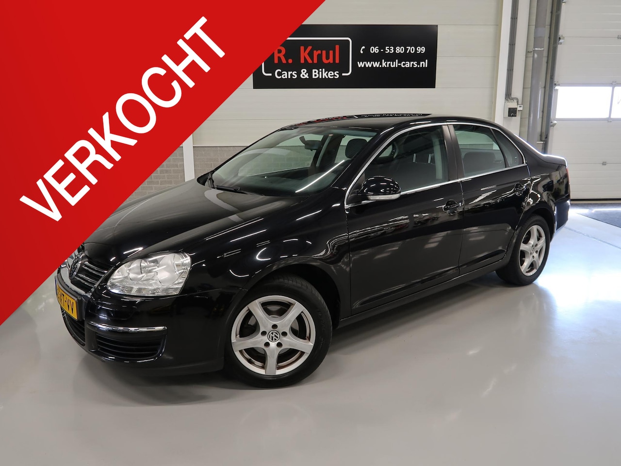 Volkswagen Jetta - 1.6 Comfortline Airco-ecc Trekhaak Cruise control Zwart metallic NAP NL-auto Boekjes aanwe - AutoWereld.nl