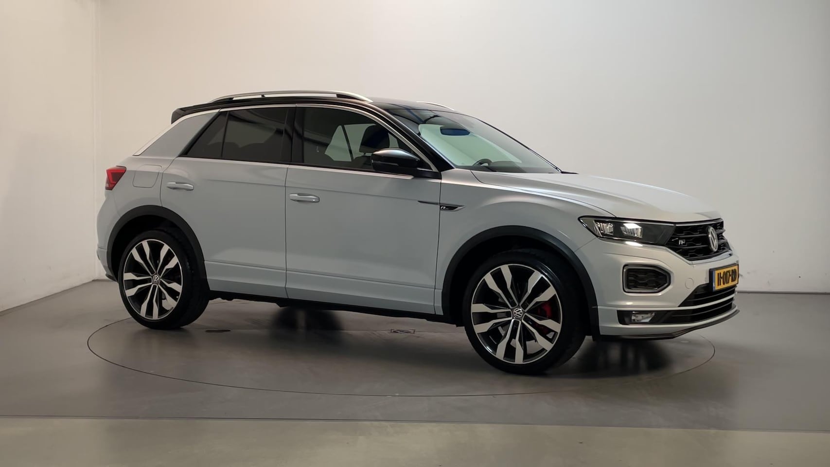 Volkswagen T-Roc - 1.5 TSI 150pk 6-bak Sport Business R R-Line Virtual Cockpit Camera Stoelverwarming - AutoWereld.nl