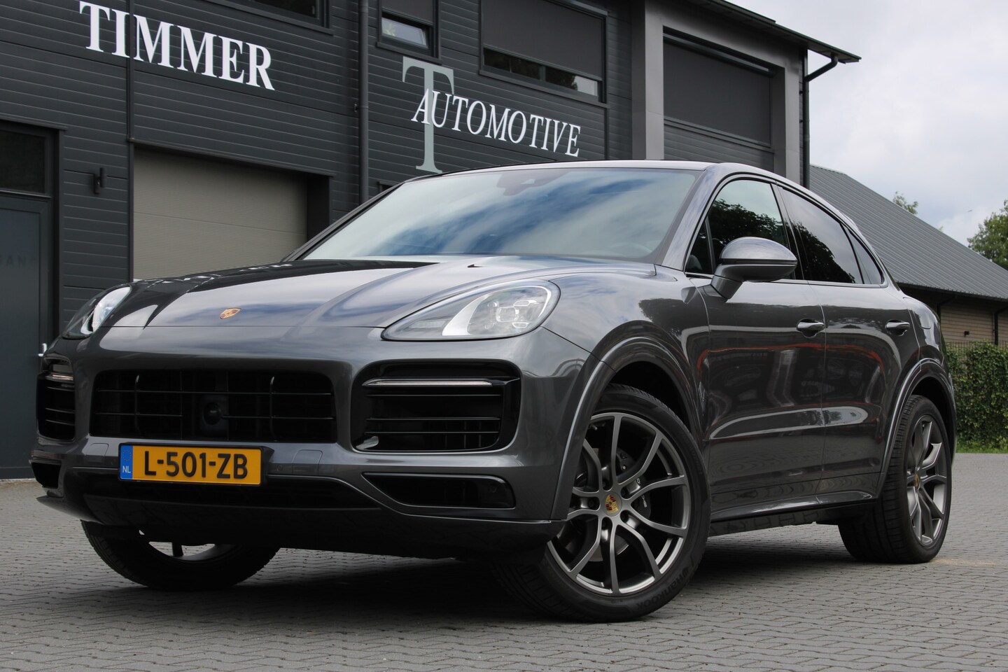 Porsche Cayenne Coupé - 3.0 E-Hybrid Sport Design - Nederlandse Porsche - Dealer onderhouden Panoramadak - Luxe st - AutoWereld.nl