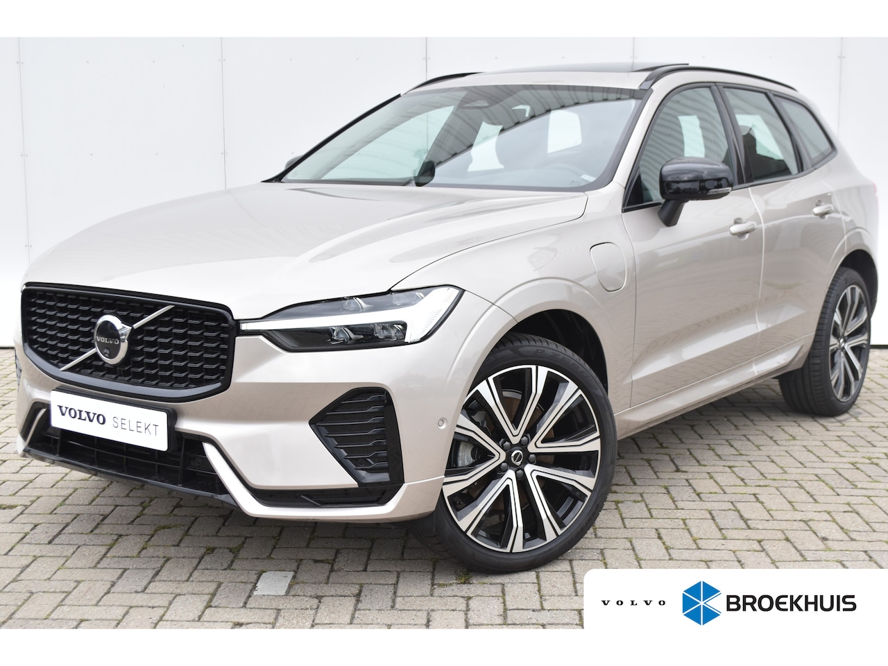 Volvo XC60 - T6 Plus Dark | Pano | Trekhaak | 360CAM | 21" | - AutoWereld.nl
