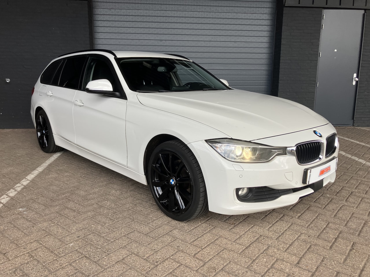 BMW 3-serie Touring - 320d XENON-LED-AHK-18"M - AutoWereld.nl