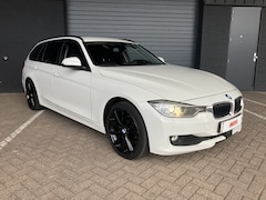 BMW 3-serie Touring - 320d XENON-LED-AHK-18"M
