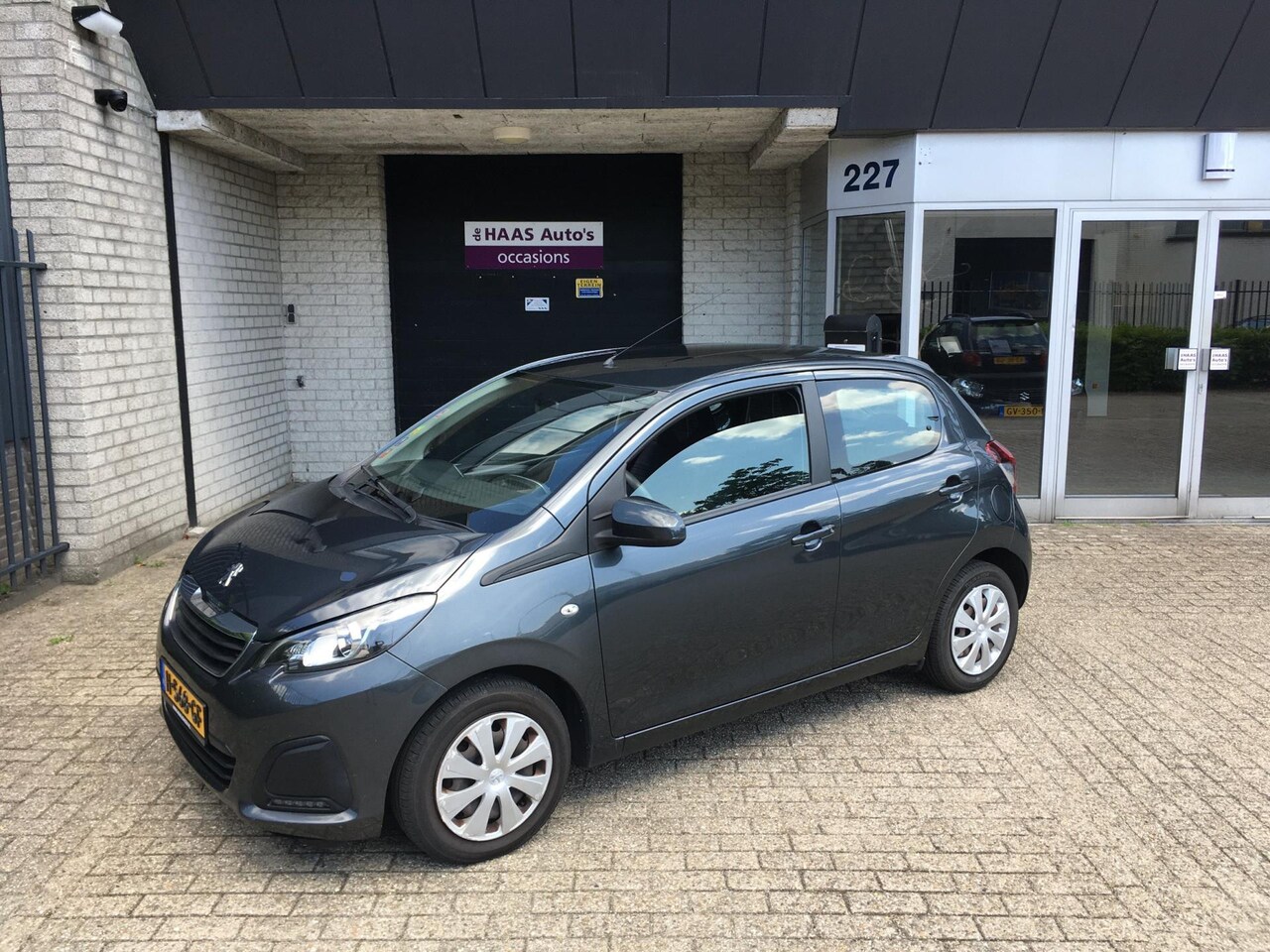 Peugeot 108 - 1.0 e-VTi Envy / AIRCO / 5 DEUREN / APK 2026 / METALLIC / - AutoWereld.nl