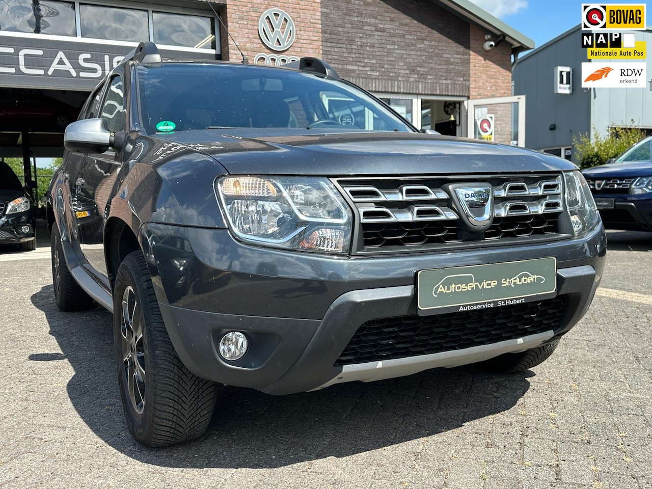 Dacia Duster - 1.2 TCe 4x2 Blackshadow. Leder. Navi. Camera. - AutoWereld.nl