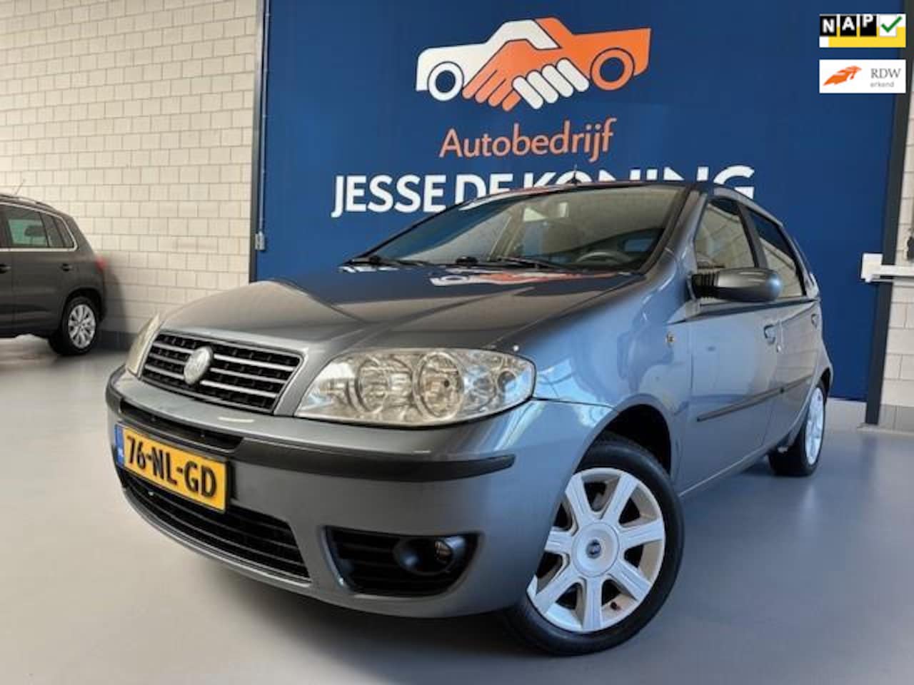 Fiat Punto - 1.4-16V Emotion.bj.2003.kleur:grijs.5 deurs.climate.cruise control.sportvelgen.APK tot 05/ - AutoWereld.nl
