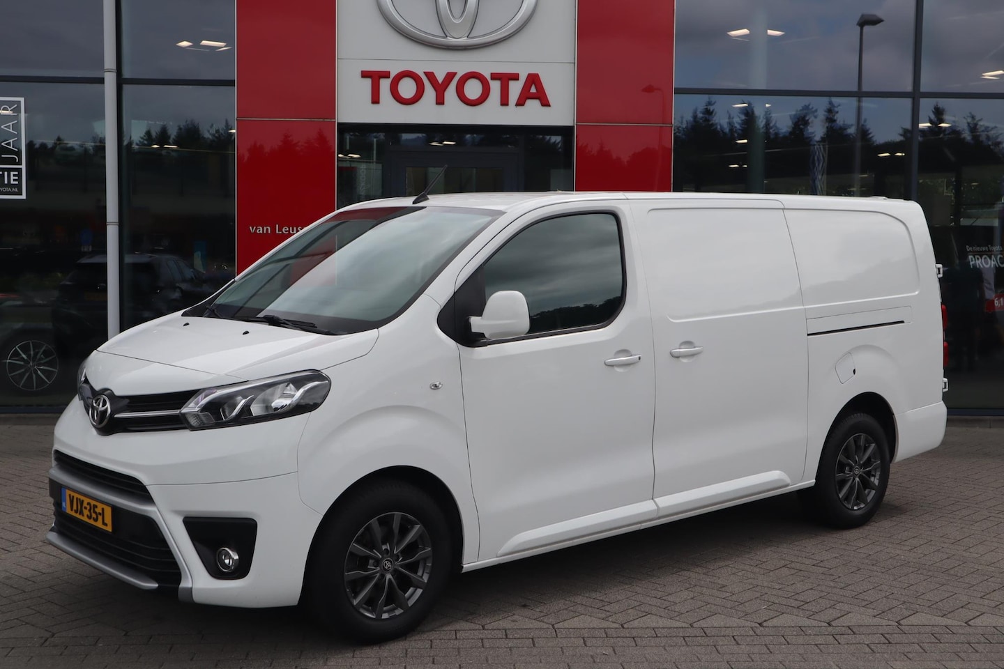 Toyota PROACE Long Worker - 2.0 D-4D 177PK PROFESSIONAL AUTOMAAT NAVI CAMERA P-SENSOREN LM-VELGEN 2x SCHUIFDEUR BETIMM - AutoWereld.nl