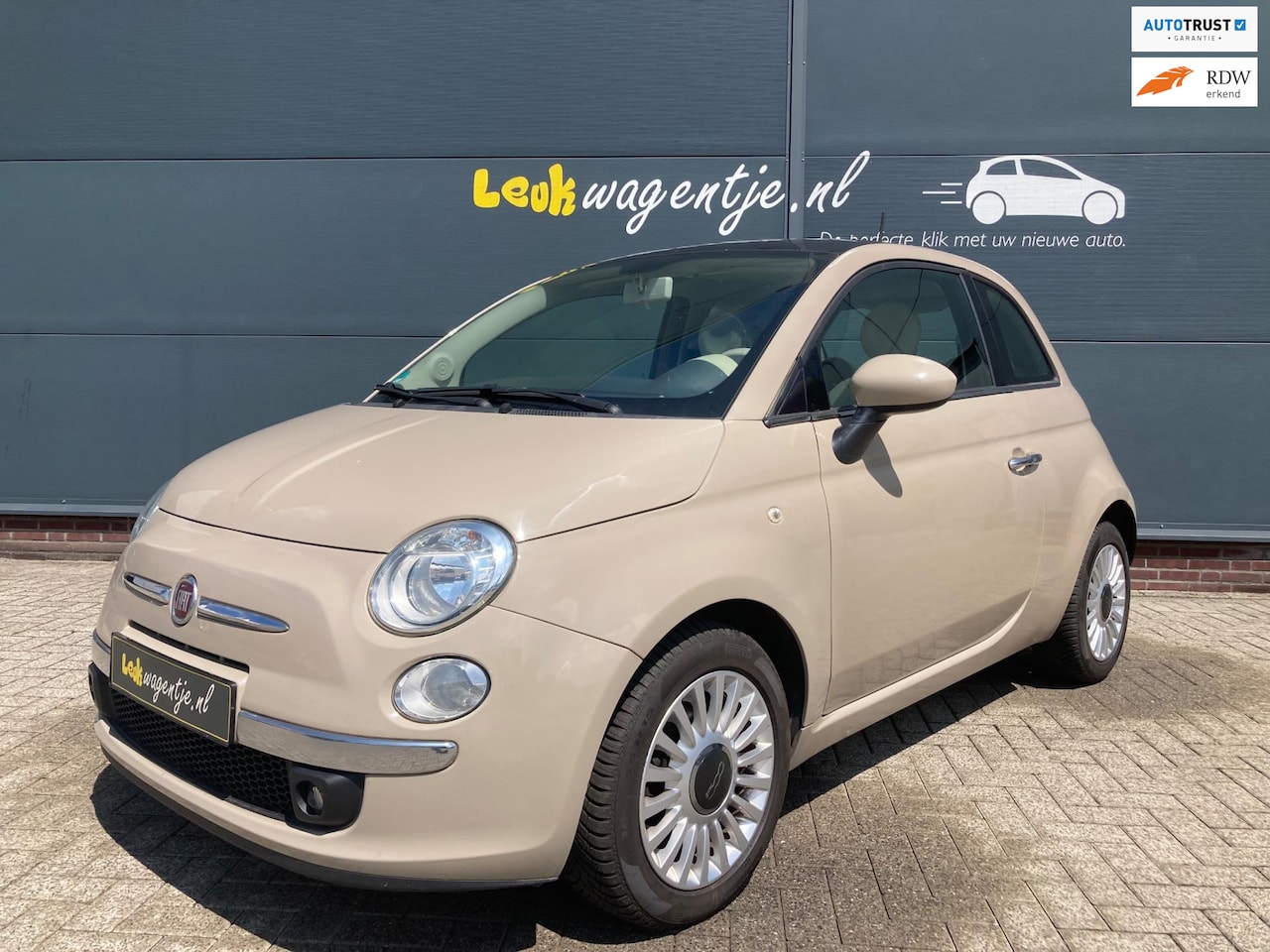 Fiat 500 - 1.2 Lounge *cappuccino *airco *panorama *bluetooth - AutoWereld.nl