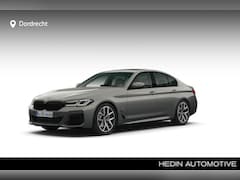 BMW 5-serie - 520i M-Sport | Harman Kardon | Schuifdak | High Executive | Berninagrau Bernstein effect m