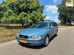 Volvo V70 - 2.4 Comfort Line AUTOMAAT/STOELVERW/CRUISE/TREKHAAK