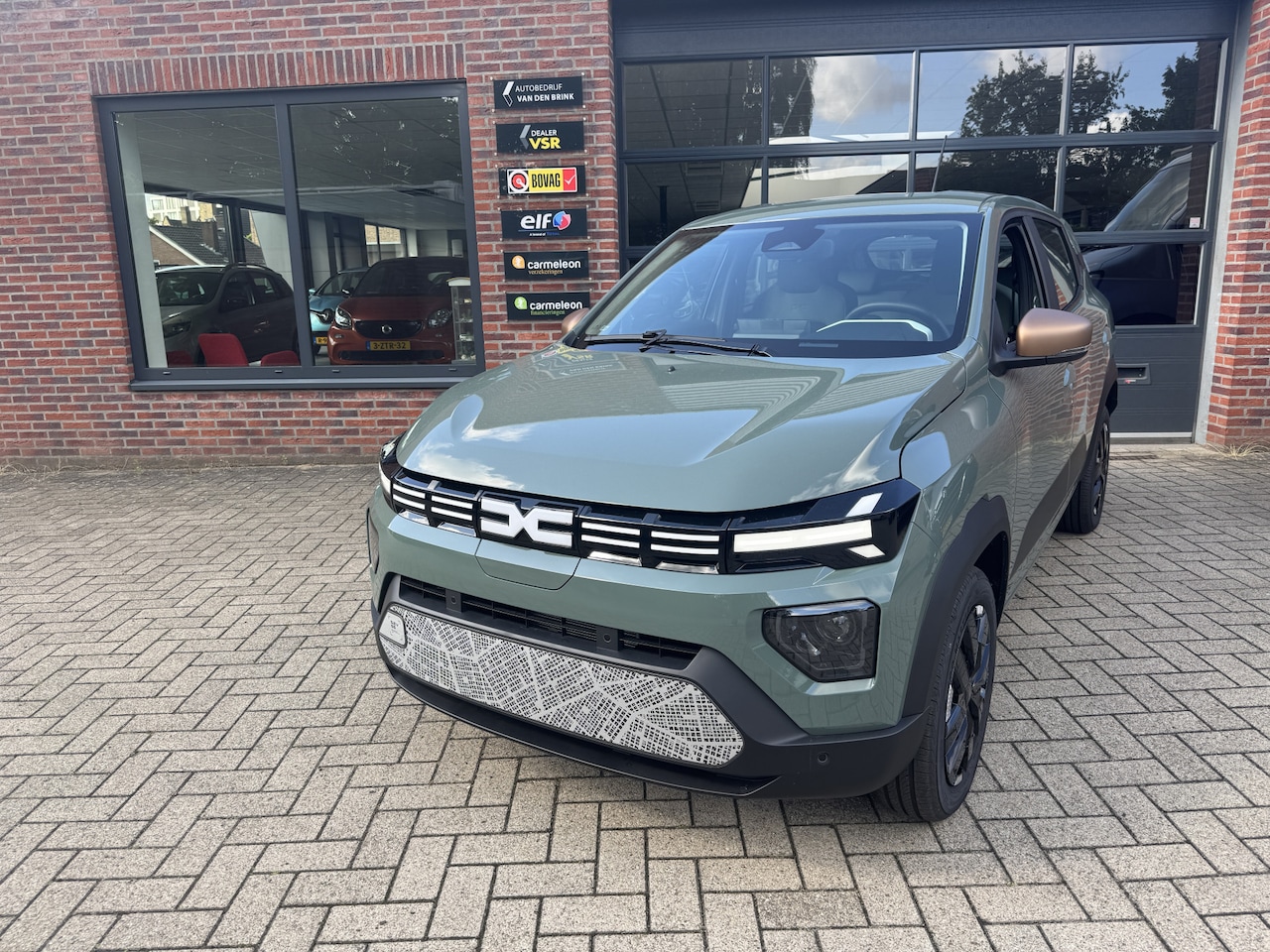 Dacia Spring - Extreme 65 26.8 kWh PDC voor en achter ,camera achter,snelladen,220v lader RIJKLAARPRIJS - AutoWereld.nl