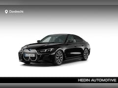 BMW i4 - eDrive35 M Sport Edition 70 kWh | 19 Inch | M-Sportpakket | Comfort Pack | Panoramadak