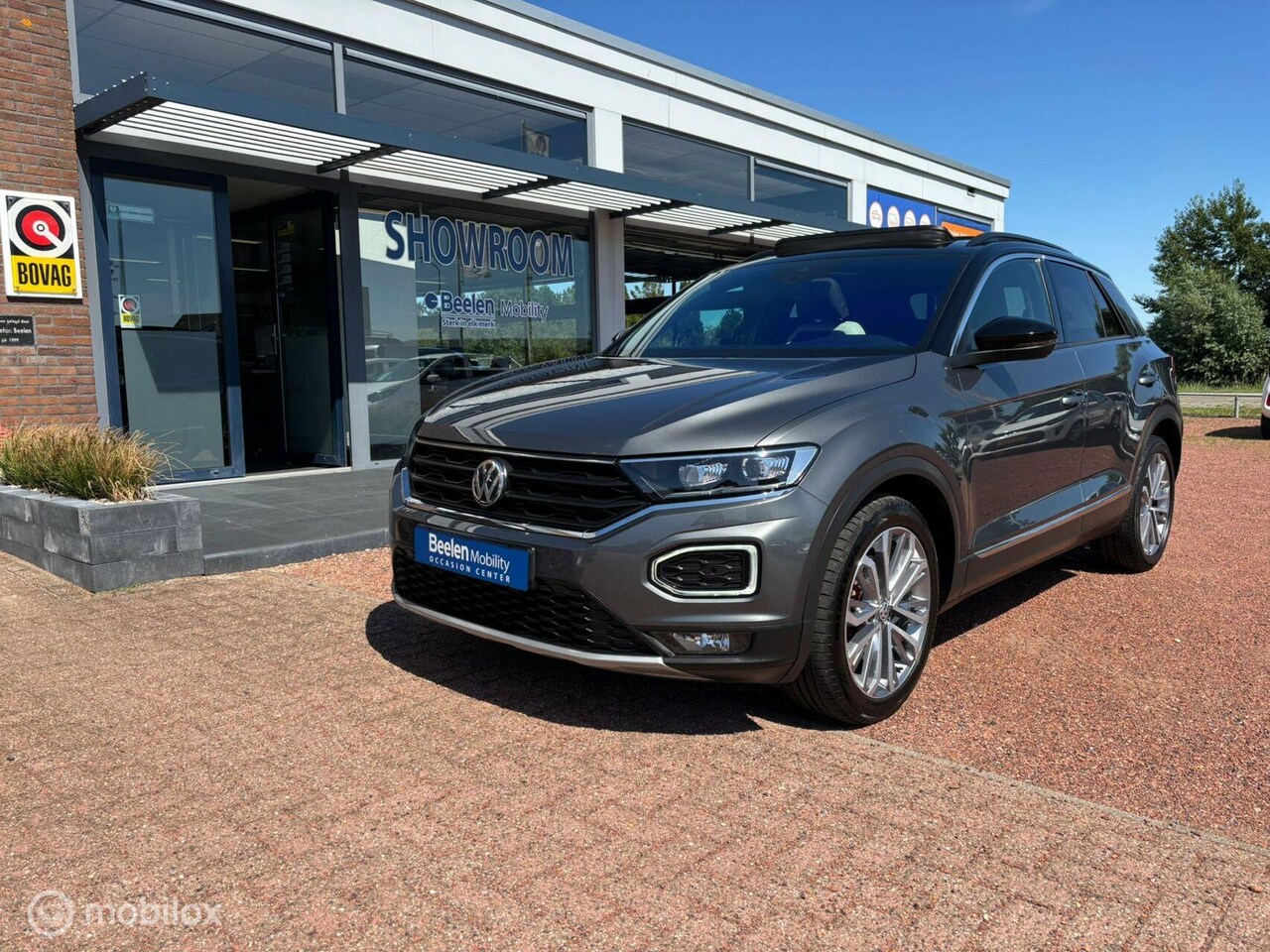 Volkswagen T-Roc - 1.5 TSI Sport | Pano | Trekhaak | Climate - AutoWereld.nl