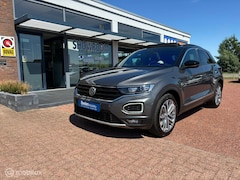 Volkswagen T-Roc - 1.5 TSI Sport | Pano | Trekhaak | Stoelverwarm