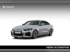 BMW i4 - eDrive35 M Sport Edition 70 kWh | 19 Inch | M-Sportpakket | Comfort Pack | Panoramadak