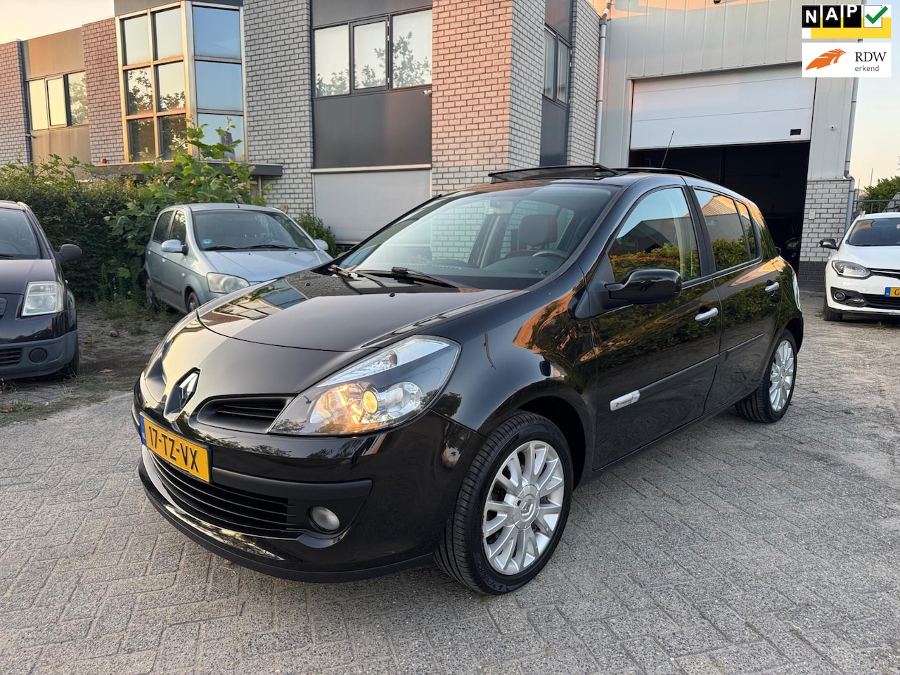 Renault Clio - 1.4-16V Rip Curl 5-Deurs Pano Airco Nap - AutoWereld.nl