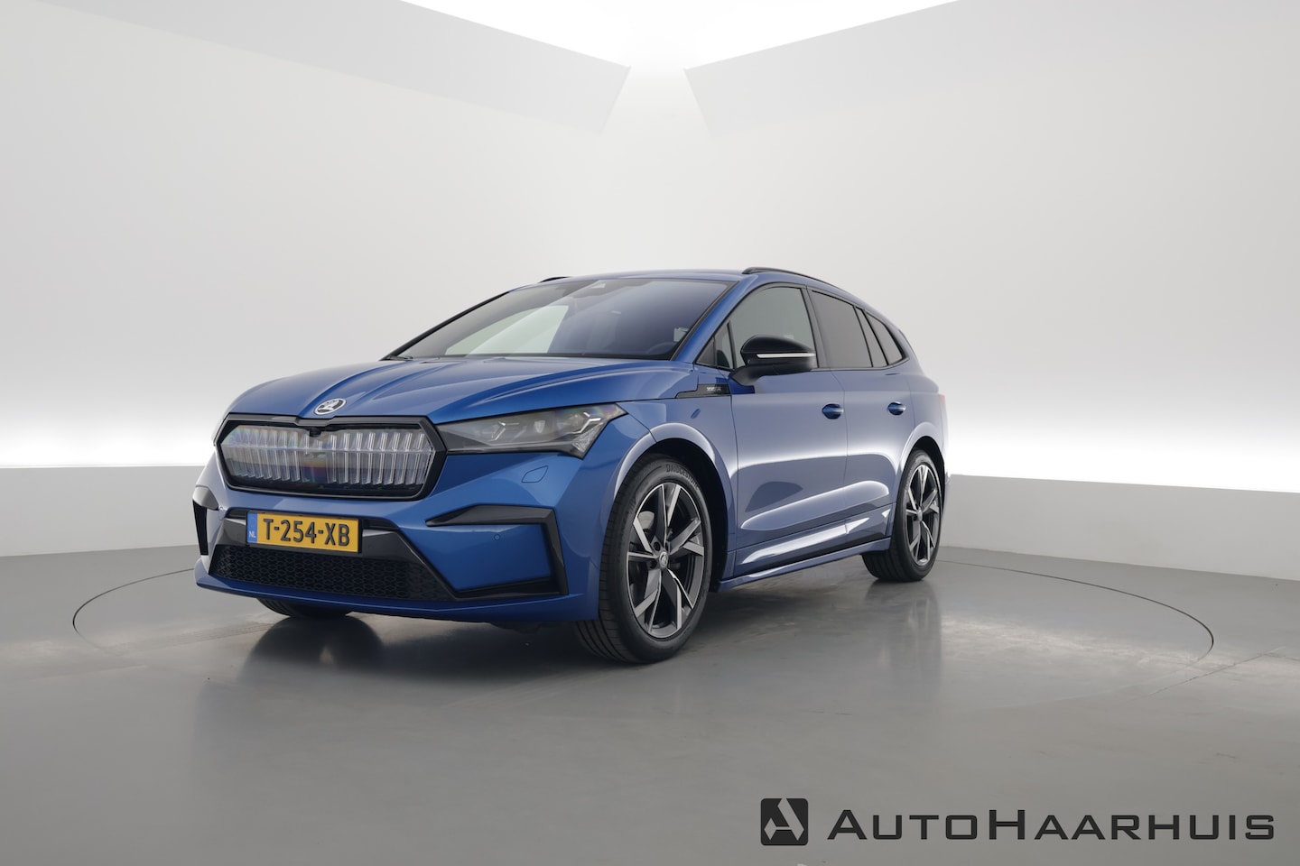 Skoda Enyaq iV - 80 Sportline | Crystal Light | HUD | Travel Assist | Camera | Stoel- Stuurverw. - AutoWereld.nl