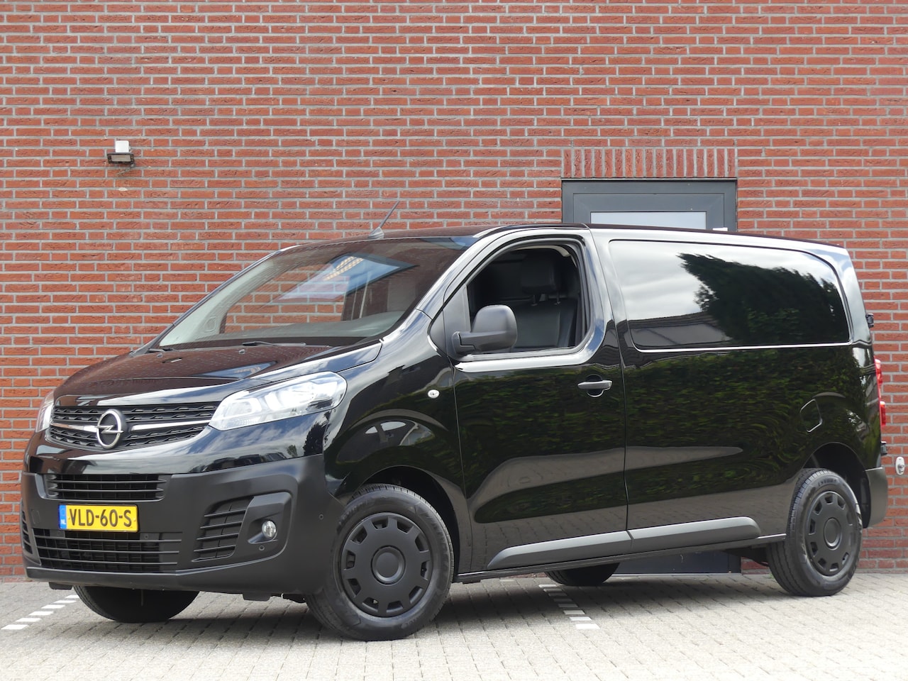 Opel Vivaro - 2.0 CDTI Airco/PDC/Trekhaak/Navigatie - AutoWereld.nl