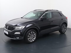 Volkswagen T-Roc - 1.5 TSI Style | 150 PK | Navigatiesysteem | Achteruitrijcamera | Park Assist |