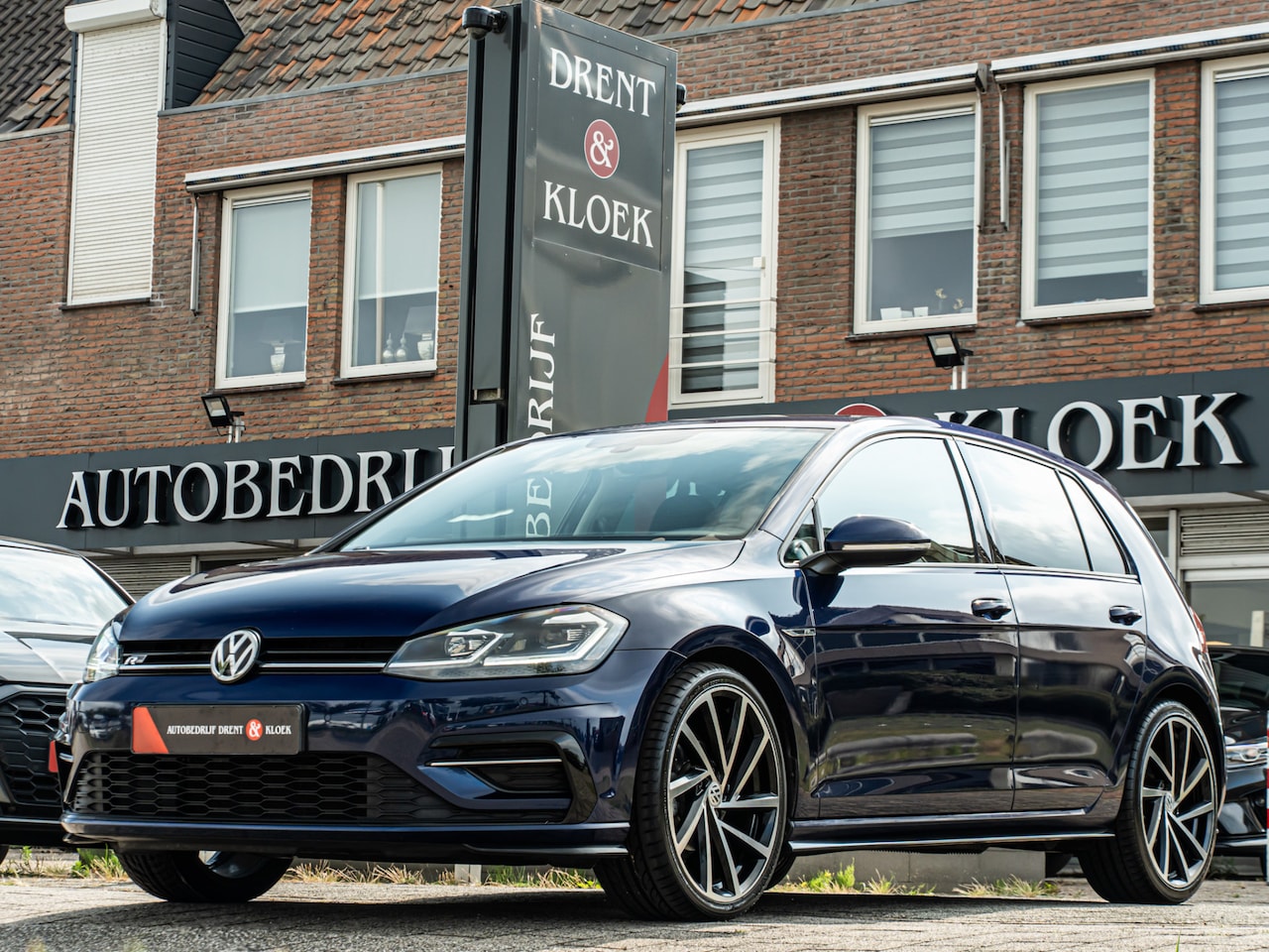 Volkswagen Golf - 1.0 TSI Highline Business R-Line ORG NL CAMERA LED 19 INCH VIRTUAL DASH - AutoWereld.nl