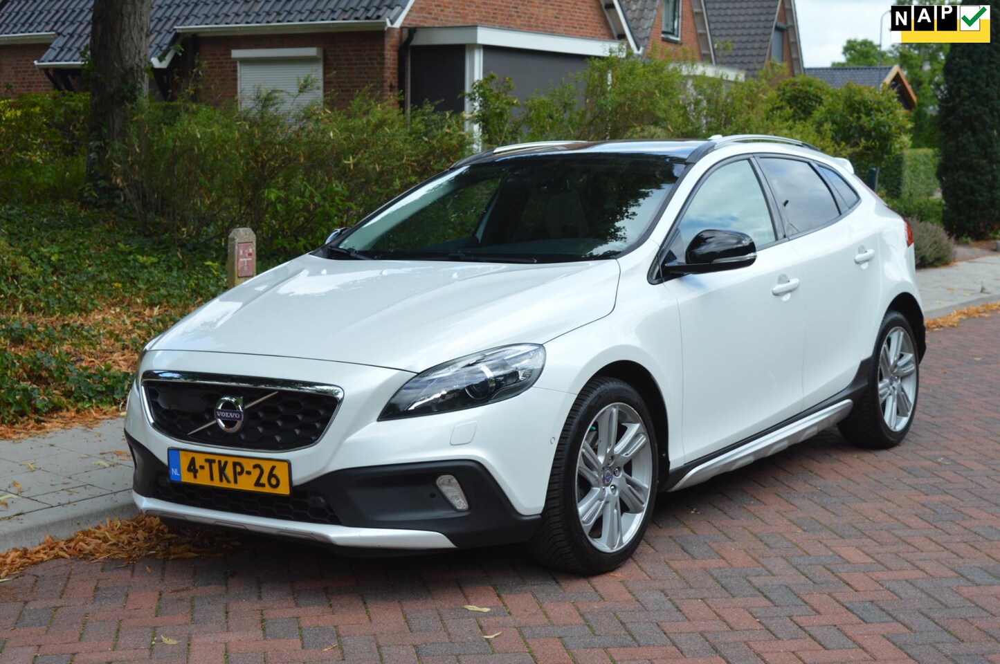 Volvo V40 Cross Country - 1.6 T4 Summum /panoramadak/Org NL/NAP - AutoWereld.nl