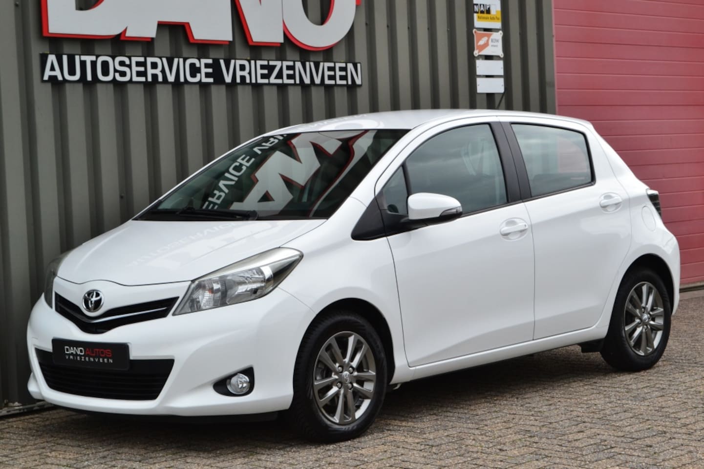 Toyota Yaris - 1.3 VVT-i Aspiration Navi/Camera/Trekhaak/15'' inch - AutoWereld.nl