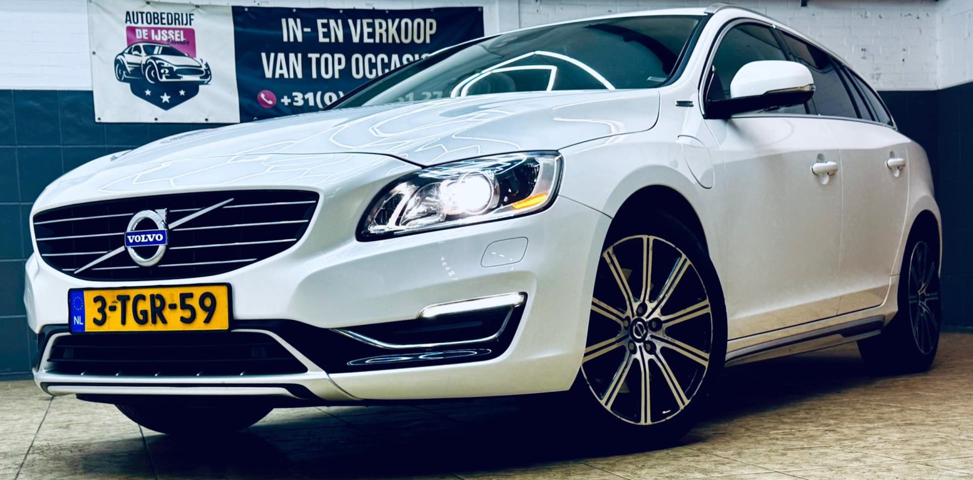 Volvo V60 - 2.4 D6 AWD Plug-In Hybrid Summum/2DE EIG/TOP STAAT/ - AutoWereld.nl