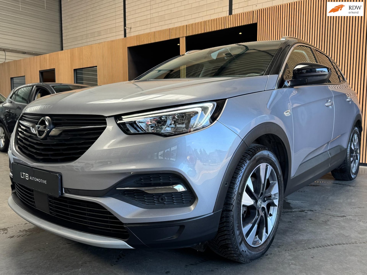 Opel Grandland X - 1.2 Turbo Automaat Carplay|Camera|Cruise|Navi|Trekhaak|APK - AutoWereld.nl