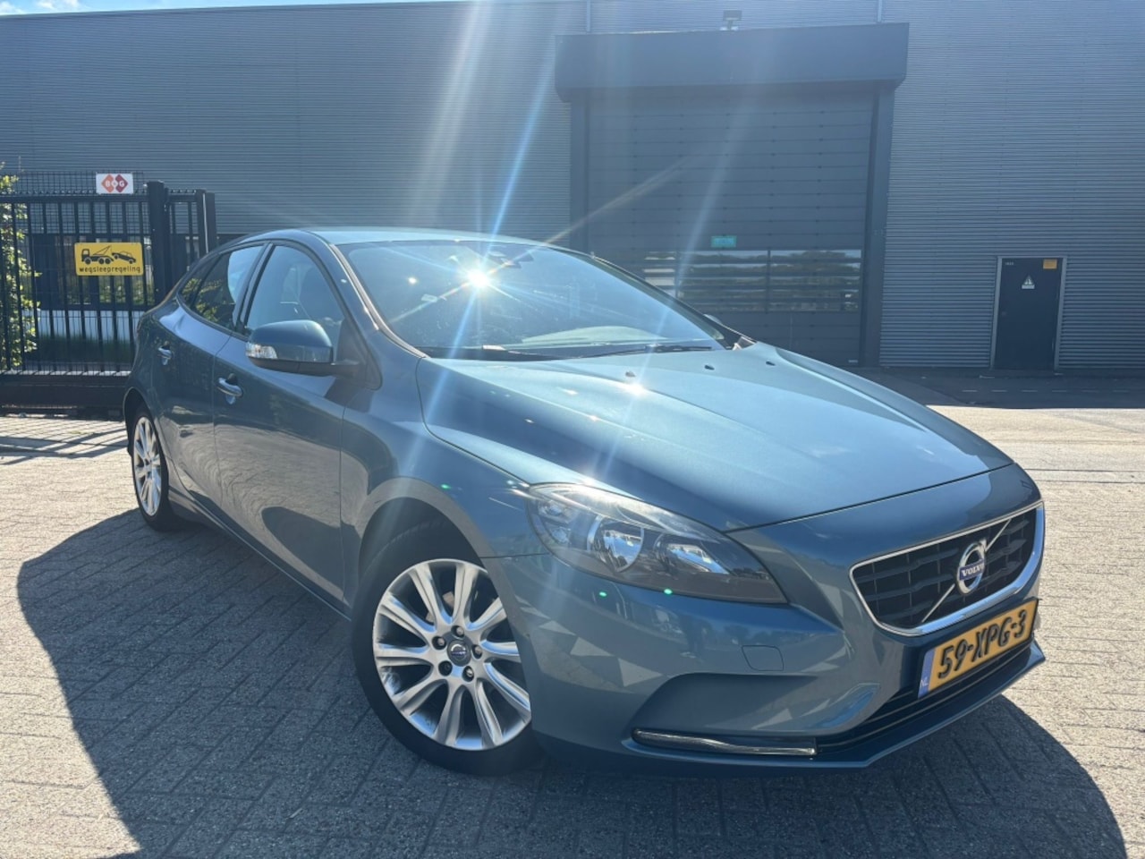 Volvo V40 - 1.6 D2 Navigatie|Clima Luxe model - AutoWereld.nl