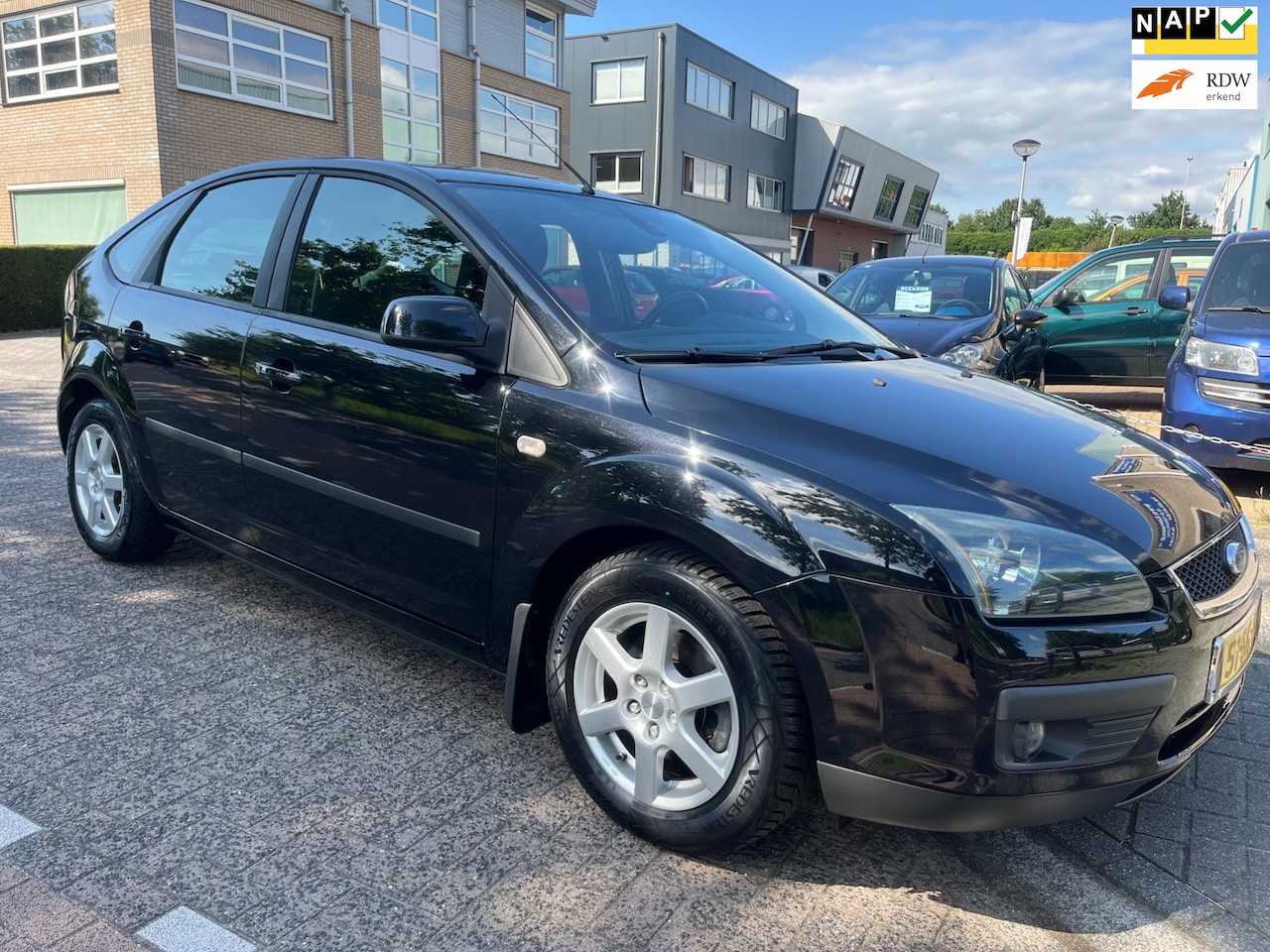 Ford Focus - 1.6-16V Futura 5 deurs - AutoWereld.nl