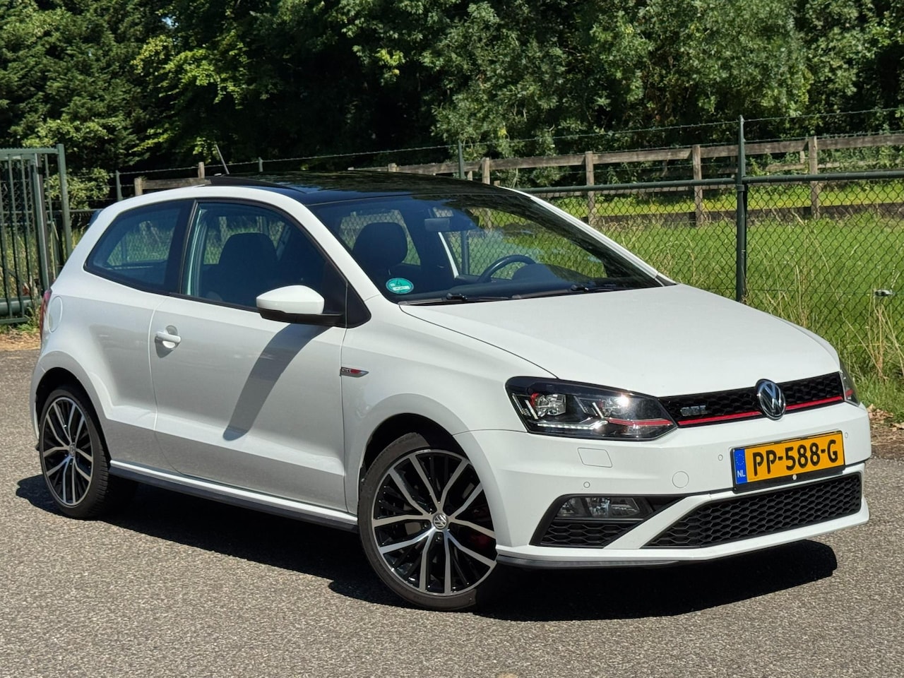 Volkswagen Polo - 1.8 TSI GTI /Automaat/Pano/Led/Camera/ - AutoWereld.nl