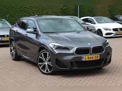 BMW X2 - sDrive20i High Exe. M Sport / Trekhaak / Camera / Alcantara bekleding / Keyless / 20'' / N