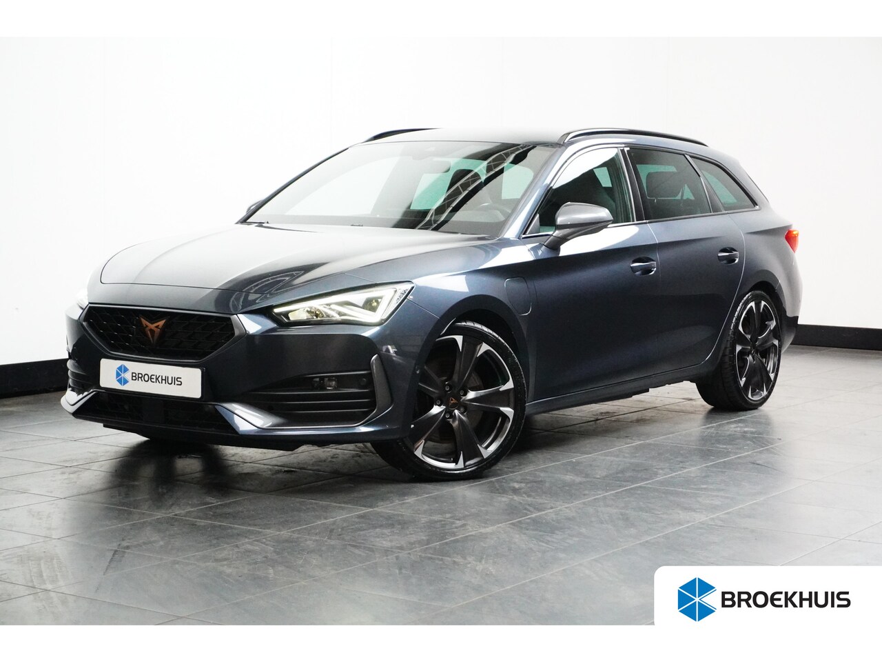 CUPRA Leon Sportstourer - 1.4 e-Hybrid VZ Performance 245PK | Lichtmetalen velgen 19" | Trekhaak | - AutoWereld.nl