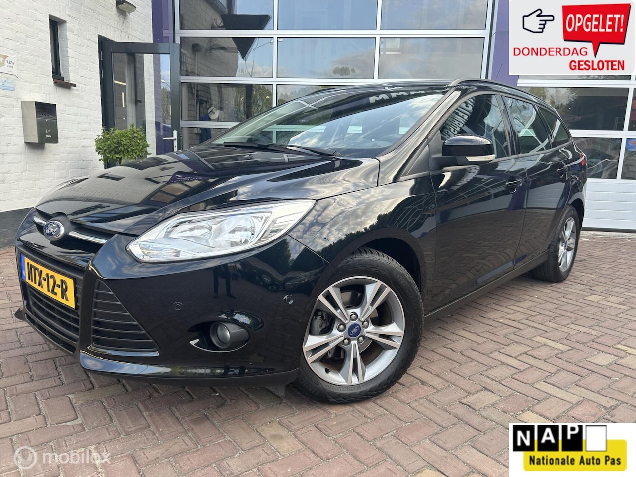 Ford Focus Wagon - 1.0 EcoBoost Titanium * AIRCO * PDC V en A - AutoWereld.nl