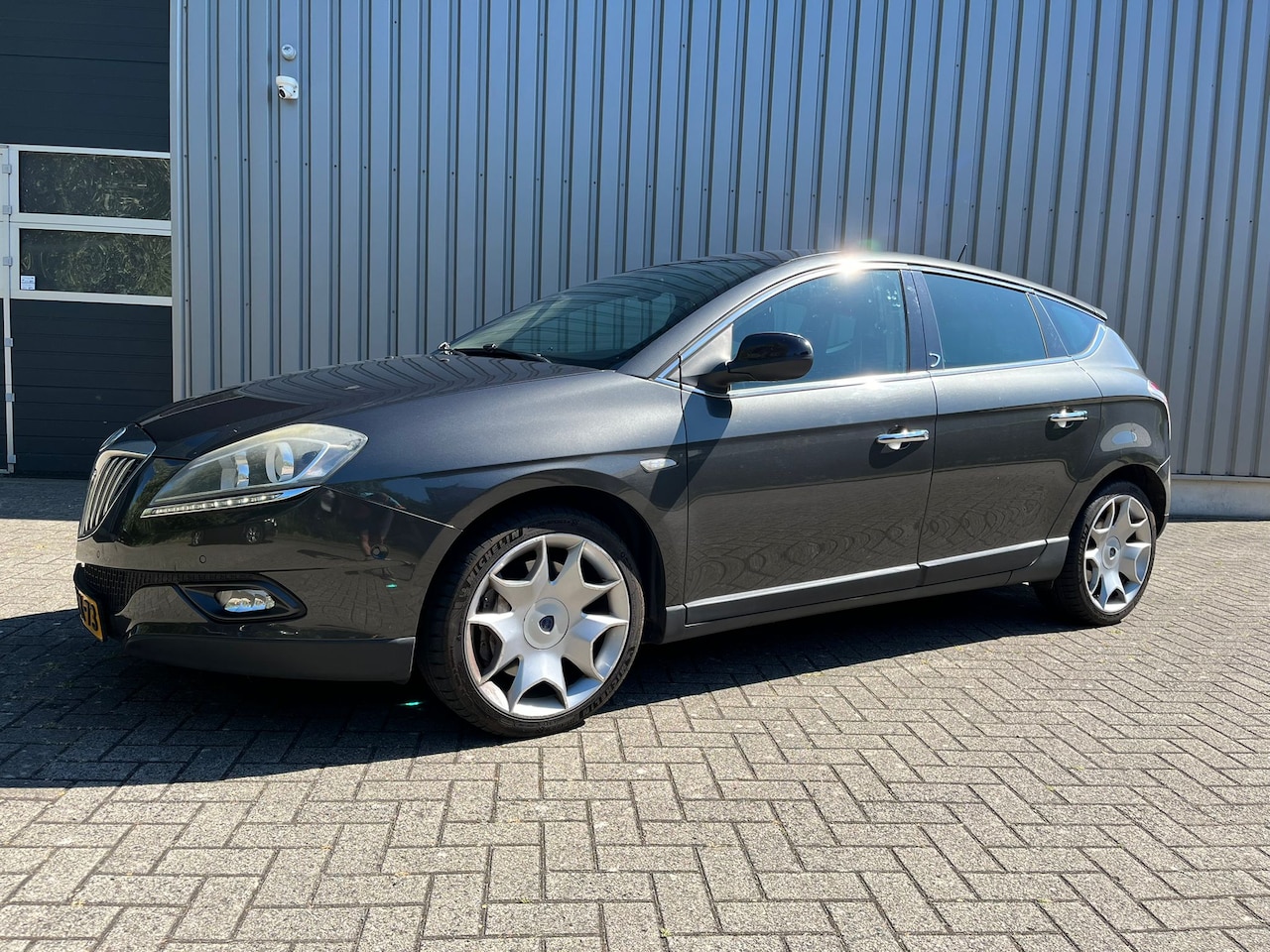 Lancia Delta - 1.8-16V Di Executive Carplay / Navi / Leder - AutoWereld.nl