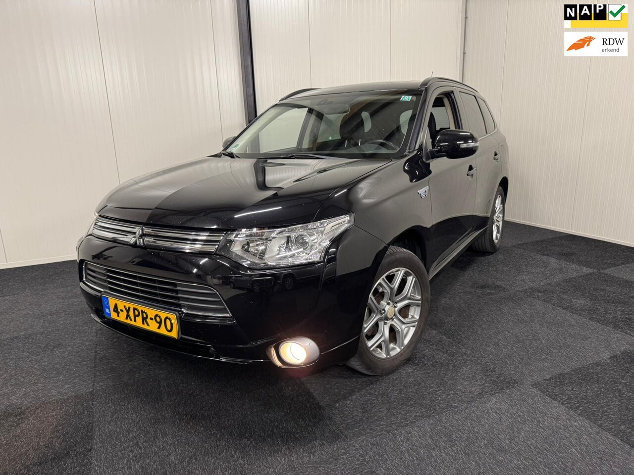 Mitsubishi Outlander - 2.0 PHEV Instyle ACCUSTORING!!DAK/LEDER/CAMERA/XENON/NAP/DEALER - AutoWereld.nl