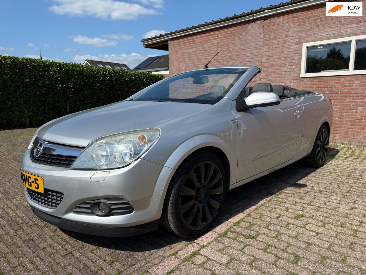 Opel Astra TwinTop - 1.8 Cabriolet apk 2-2-2026 airco cruise leer pdc lmv stoelverwarming - AutoWereld.nl