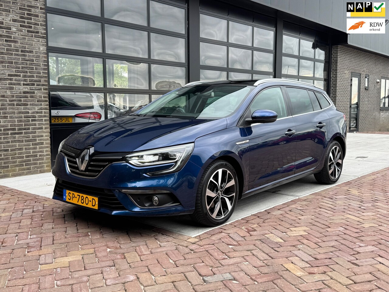 Renault Mégane Estate - 1.3 TCe Bose | Autm | Pano| HUD | - AutoWereld.nl