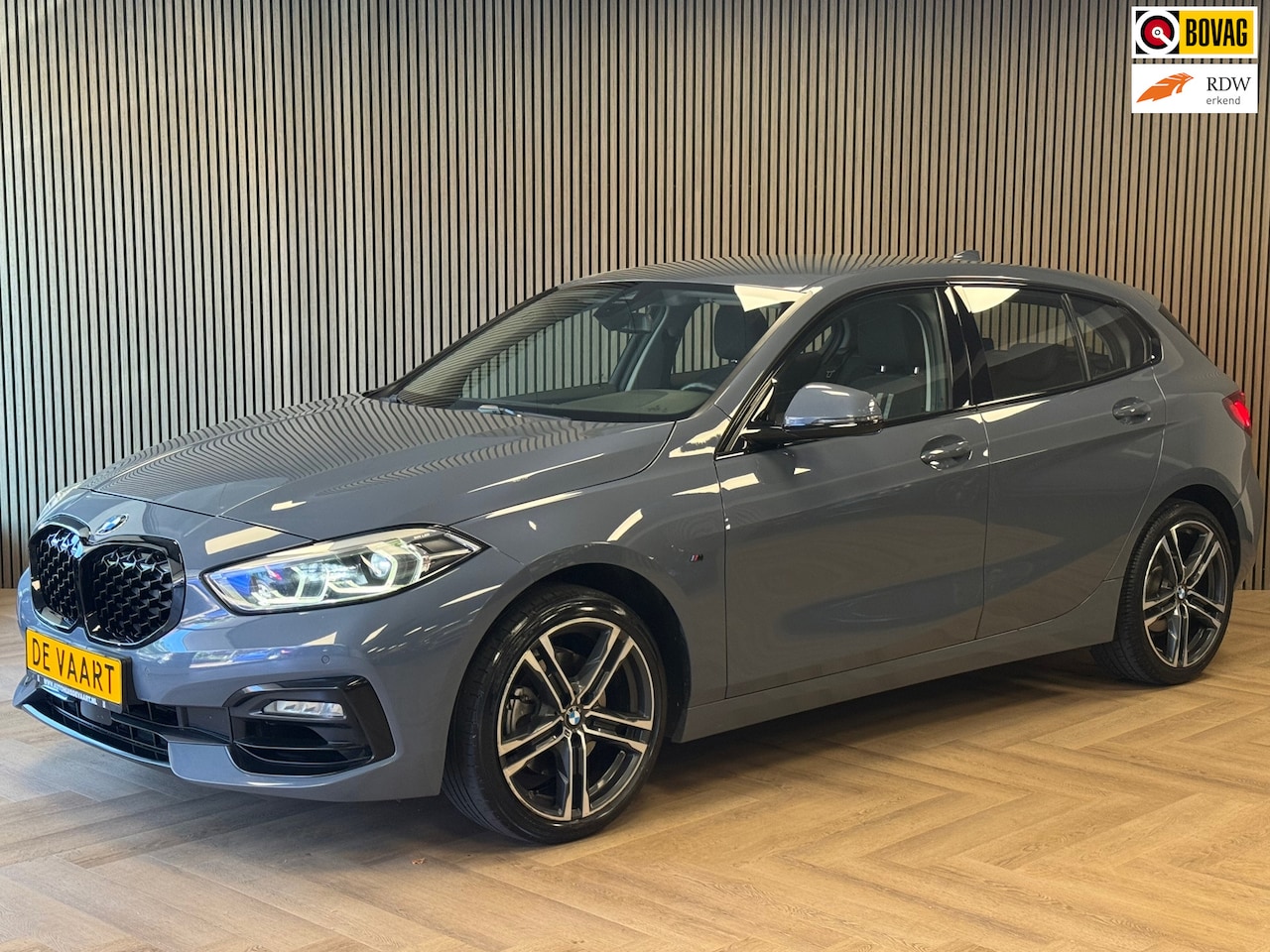 BMW 1-serie - 116i Bussines Sport Line ADAPTIEVE CRUISE CONTROL PARKEERSENSOREN NAVI STOELVERWARMING DRA - AutoWereld.nl