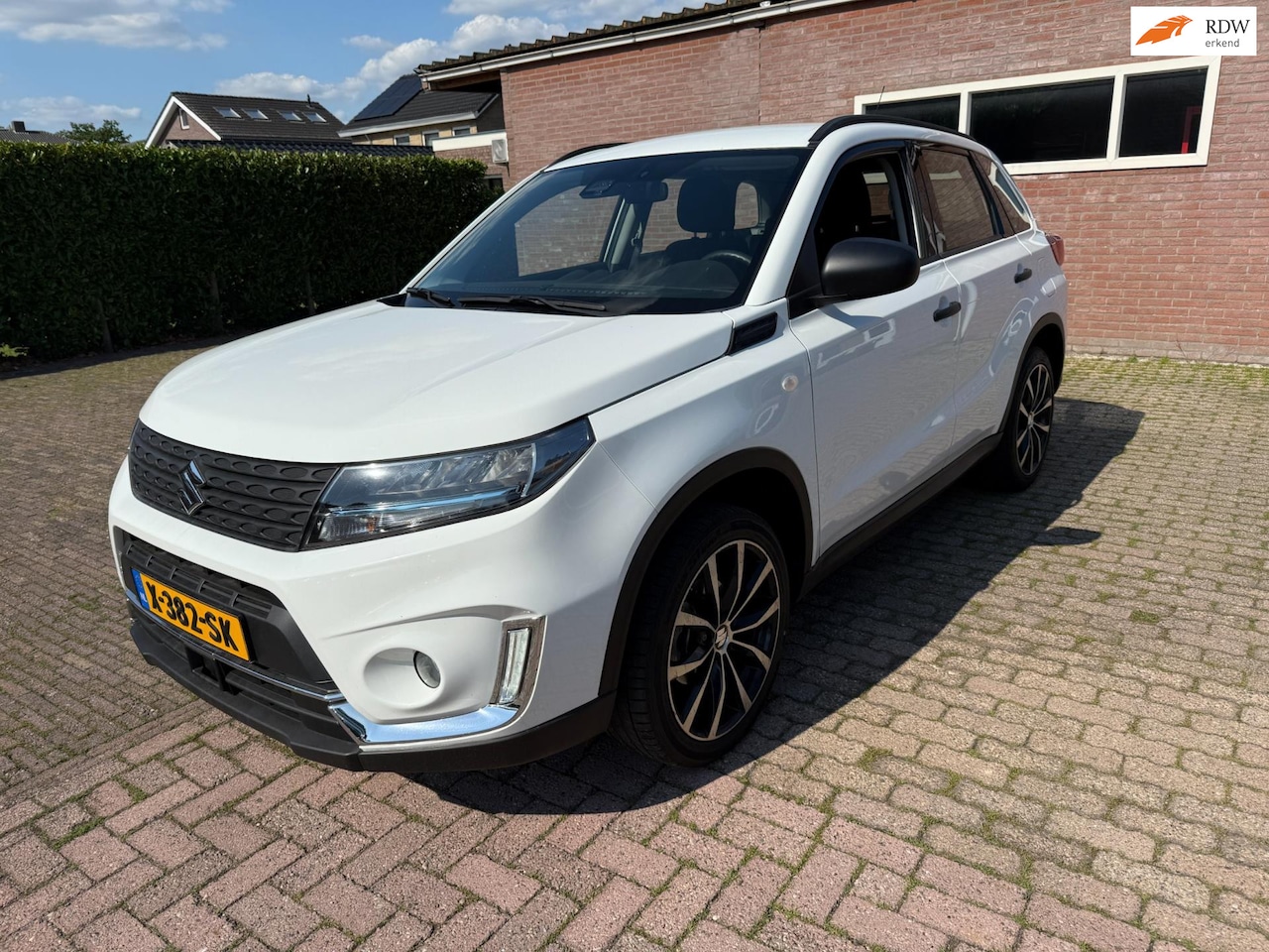 Suzuki Vitara - 1.4 Boosterjet Comfort Smart Hybrid apk 1-7-2027 airco cruise 6 bak - AutoWereld.nl